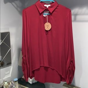 Collared keyhole top